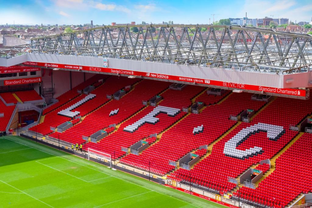 “The Kop” bật top tại giải bóng đá Anh, khoảng cách 1 điểm giữa Liverpool và Arsenal liệu có mong manh?
